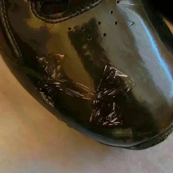 Men’s Umbro  Cleats - Picture 4 of 10